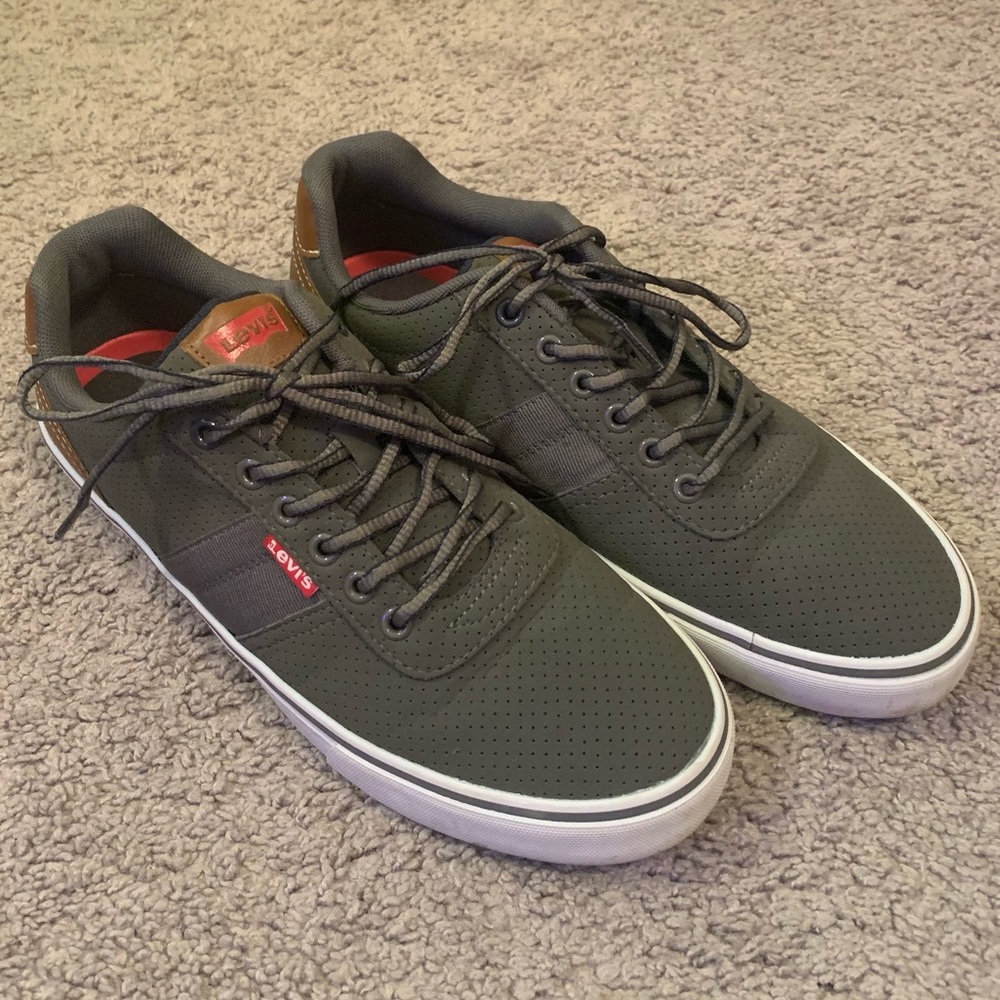 NWOT Mens Levi’s Shoes